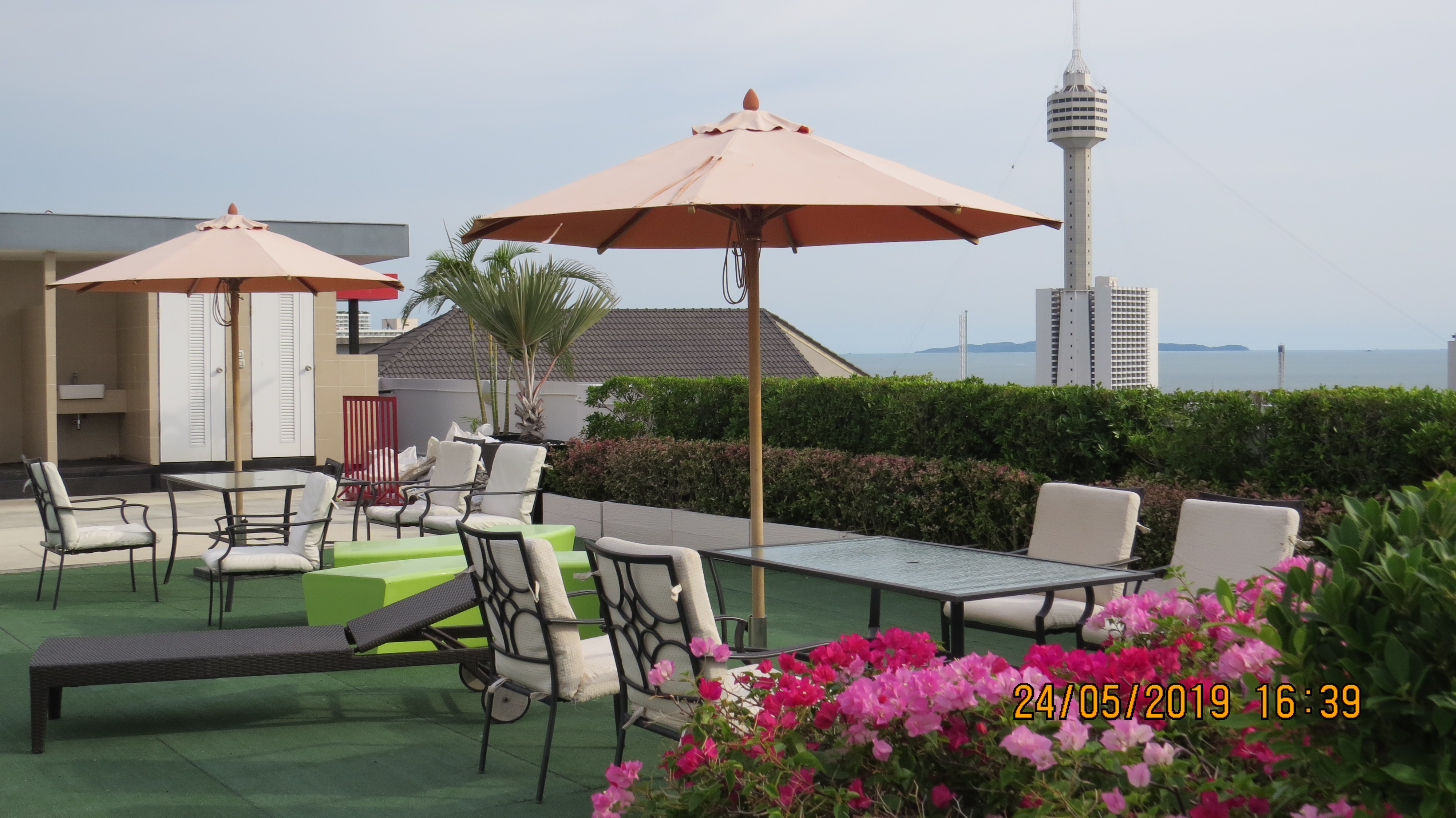 Art On The Hill Condo 