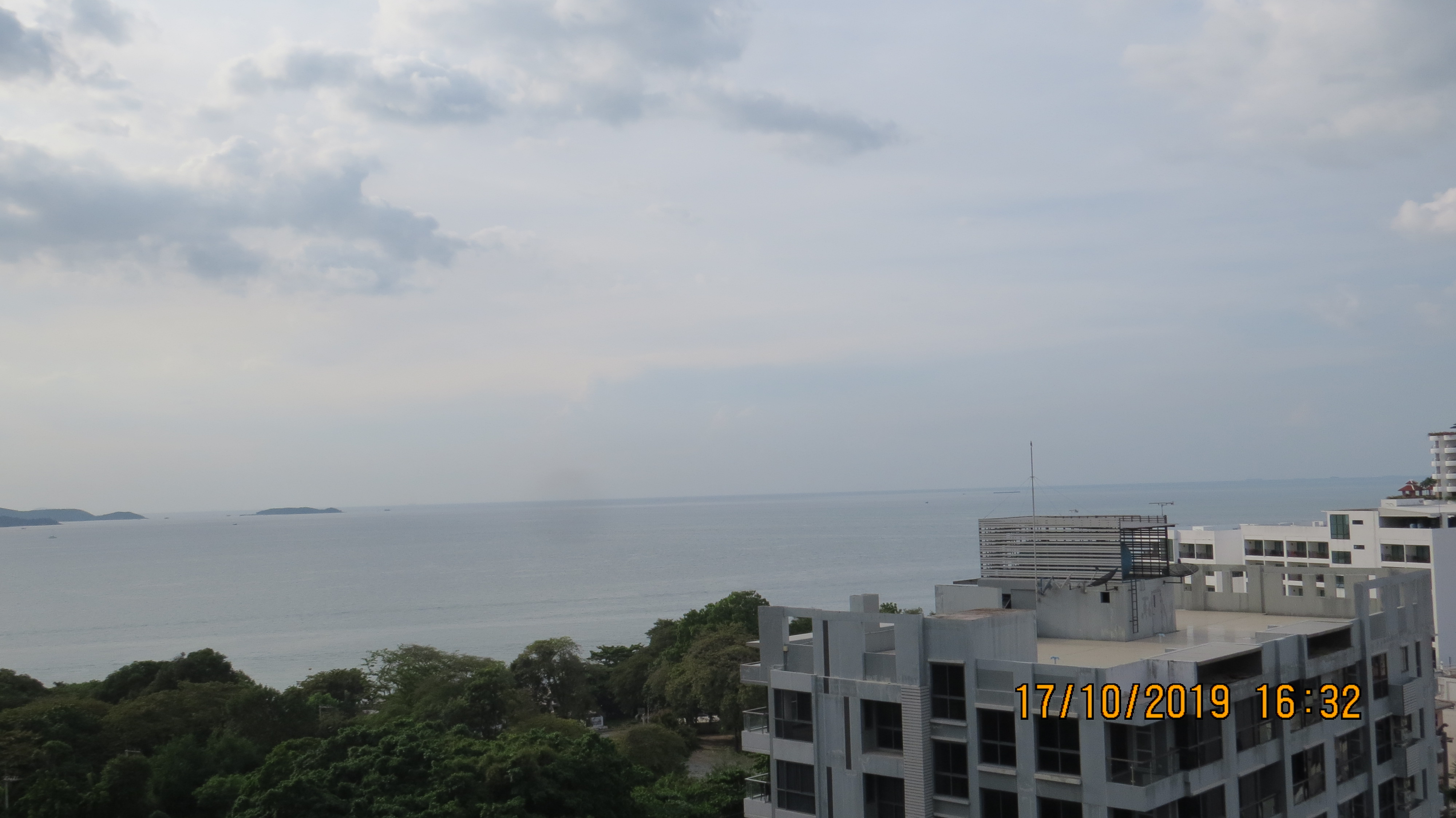 Cosy Beach View Condo 